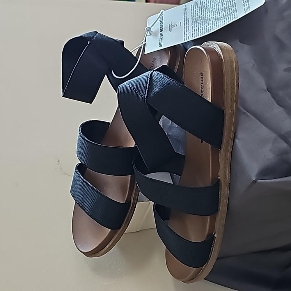 Amazon Essentials Strappy Elastic Sandals - Black